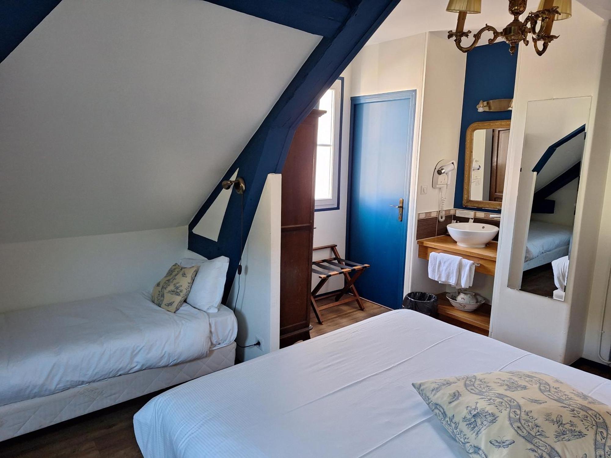 Hotel De Charme La Bonne Adresse - Logis Hotels Le Havre Exterior photo